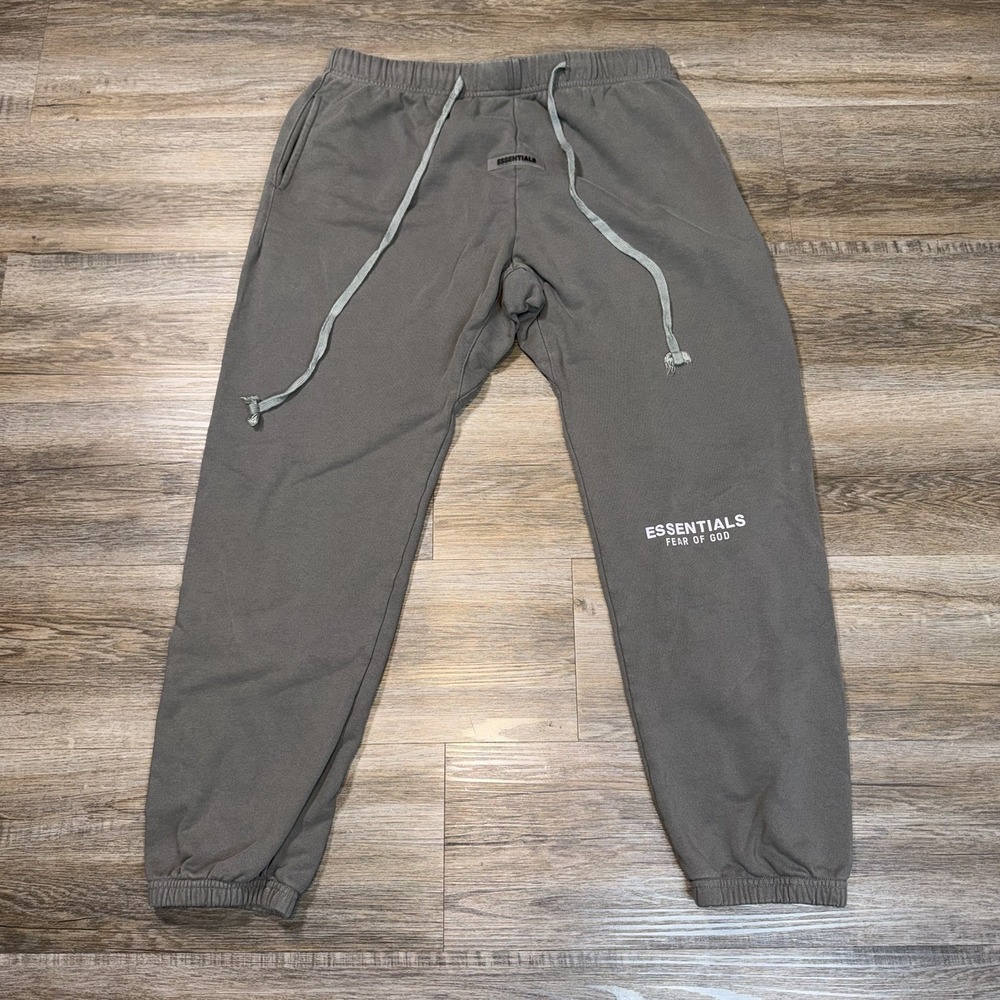 Fear of God Essentials Sweatpants Mens XL Desert Taupe Rubberized Logo Patch